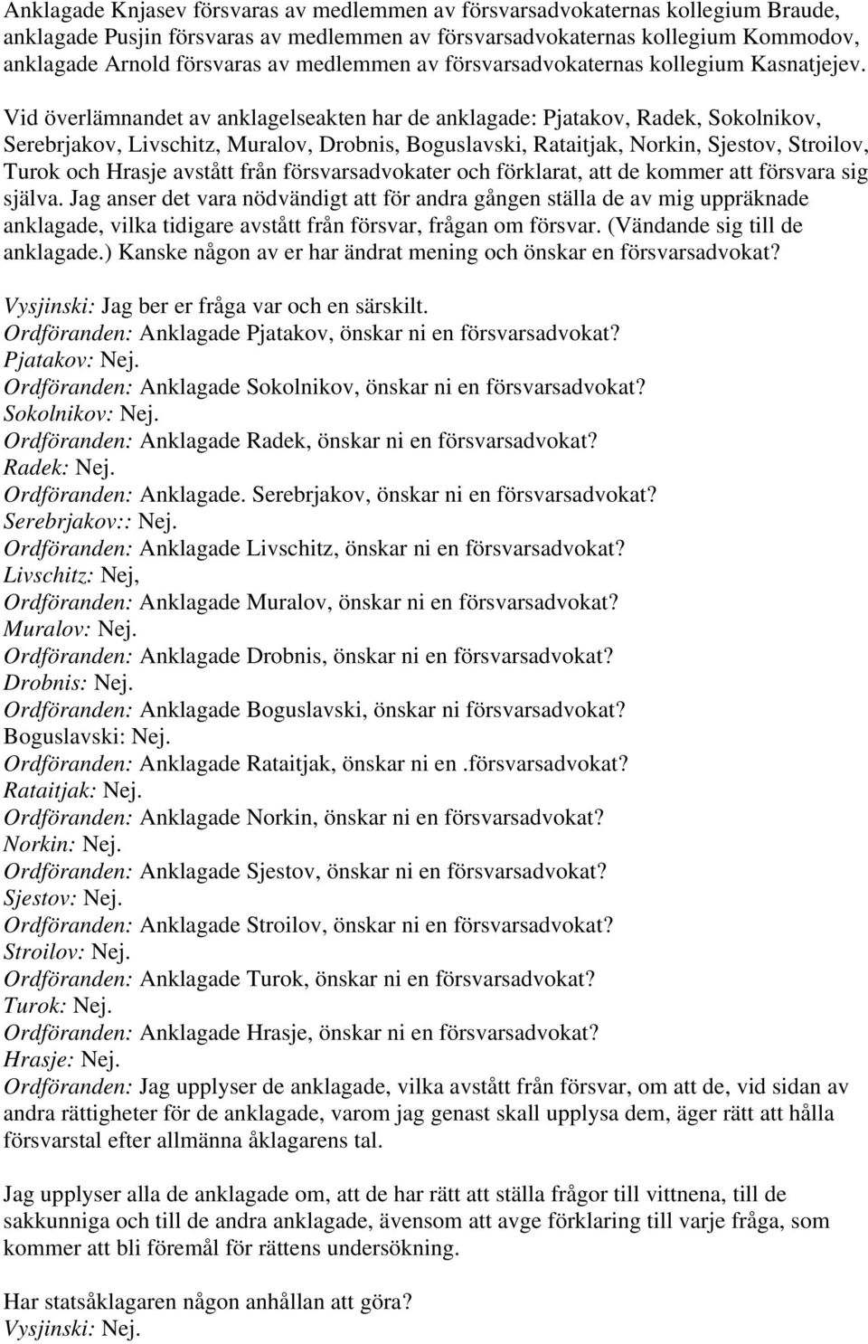 Vid överlämnandet av anklagelseakten har de anklagade: Pjatakov, Radek, Sokolnikov, Serebrjakov, Livschitz, Muralov, Drobnis, Boguslavski, Rataitjak, Norkin, Sjestov, Stroilov, Turok och Hrasje