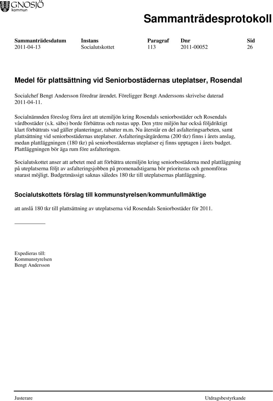 Den yttre miljön har också följdriktigt klart förbättrats vad gäller planteringar, rabatter m.m. Nu återstår en del asfalteringsarbeten, samt plattsättning vid seniorbostädernas uteplatser.