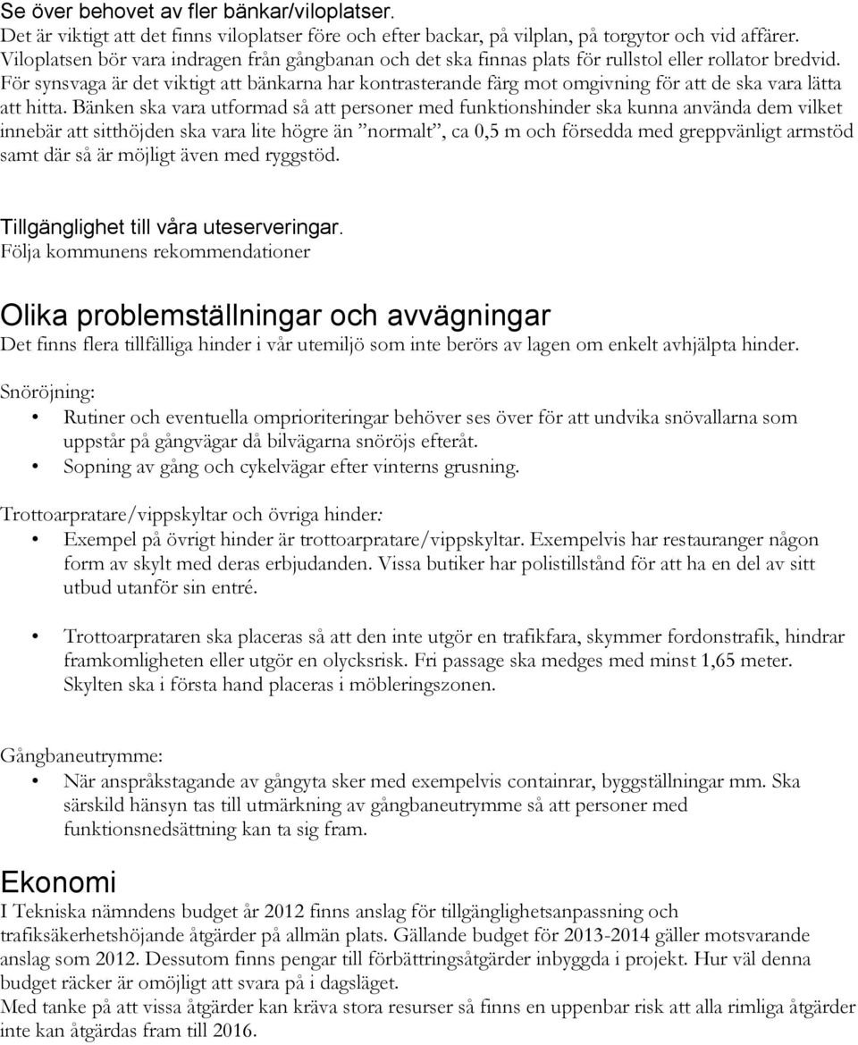För synsvaga är det viktigt att bänkarna har kontrasterande färg mot omgivning för att de ska vara lätta att hitta.