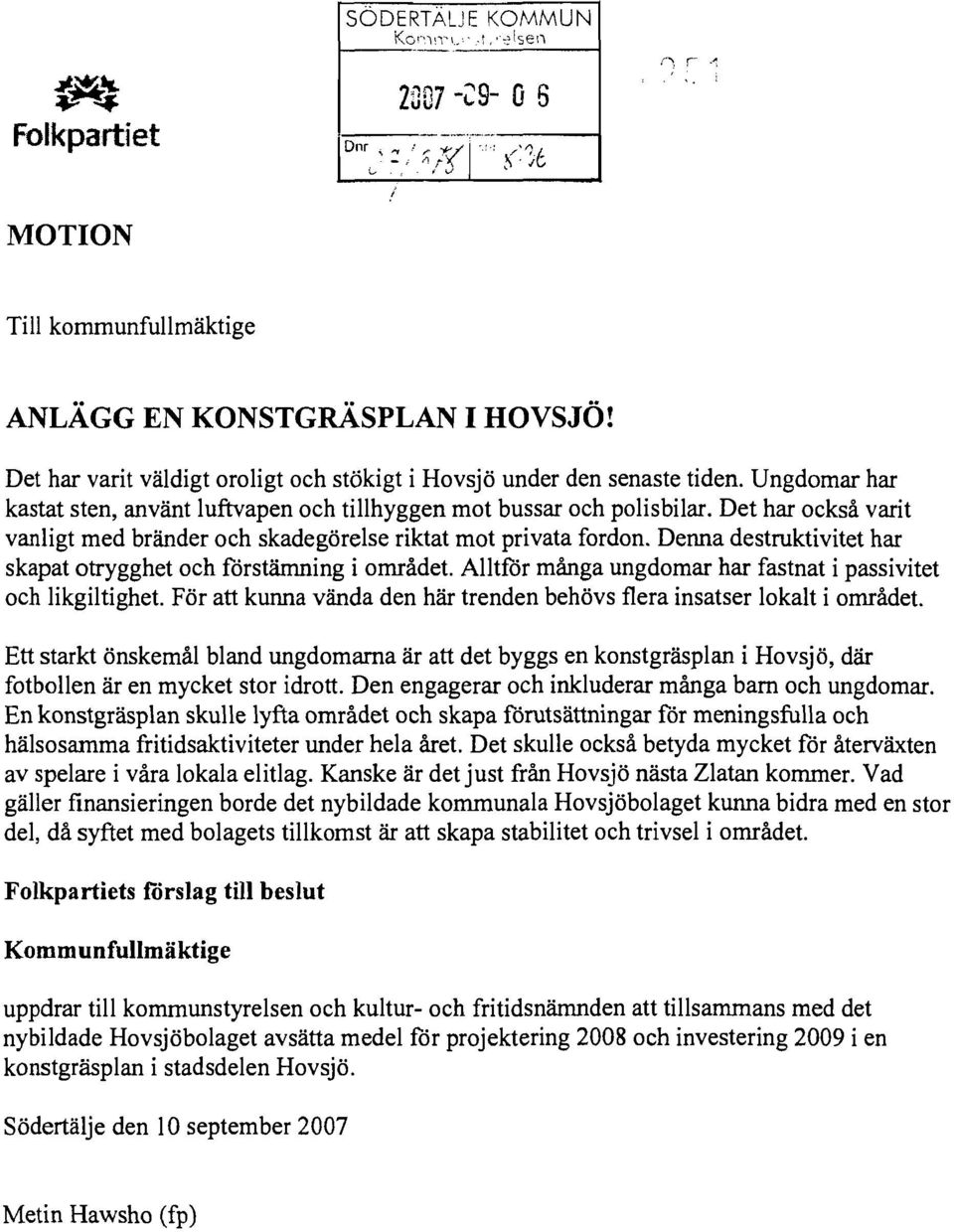 Det har också varit vanligt med bränder och skadegörelse riktat mot privata fordon. Denna destruktivitet har skapat otrygghet och förstämning i området.