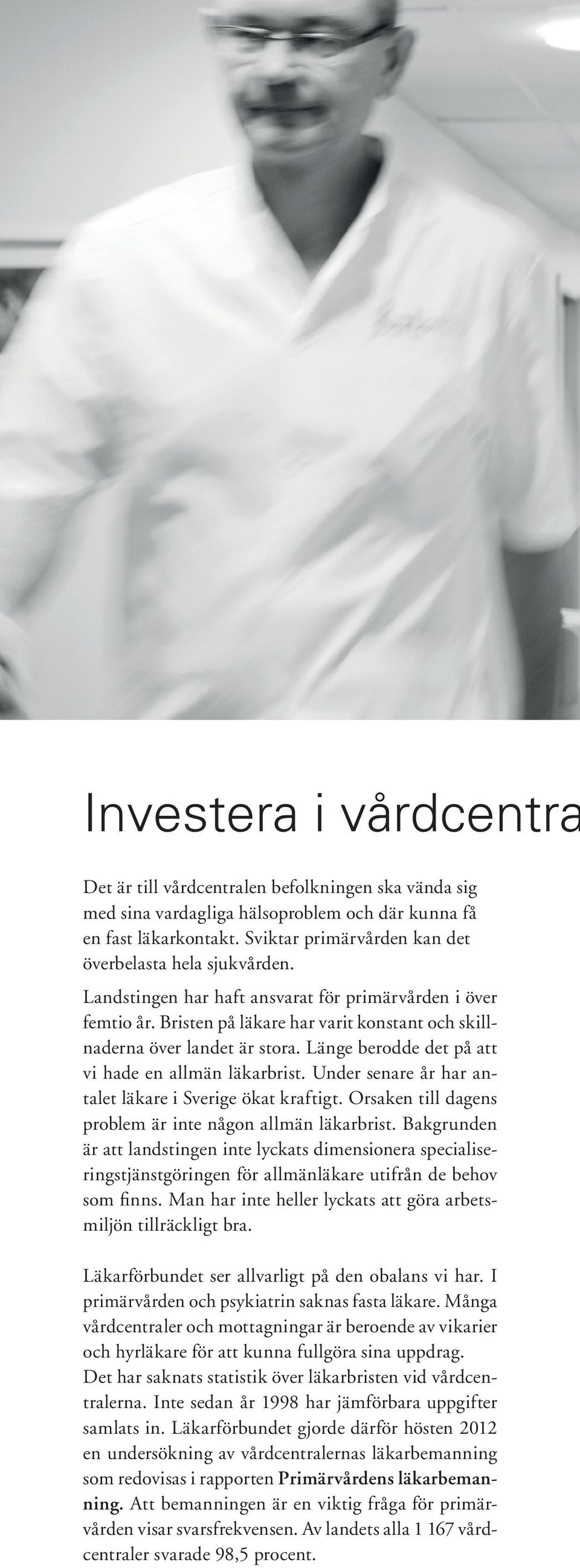 Länge berodde det på att vi hade en allmän läkarbrist. Under senare år har antalet läkare i Sverige ökat kraftigt. Orsaken till dagens problem är inte någon allmän läkarbrist.