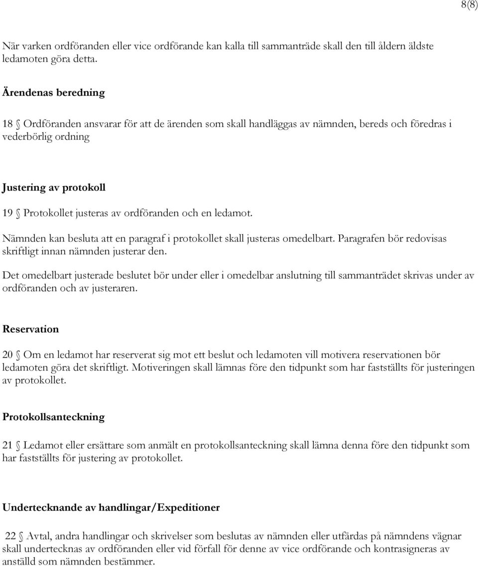 och en ledamot. Nämnden kan besluta att en paragraf i protokollet skall justeras omedelbart. Paragrafen bör redovisas skriftligt innan nämnden justerar den.