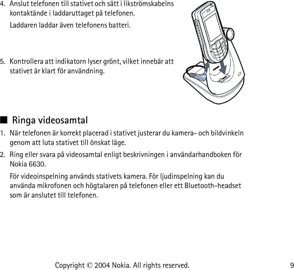 När telefonen är korrekt placerad i stativet justerar du kamera- och bildvinkeln genom att luta stativet till önskat läge. 2.