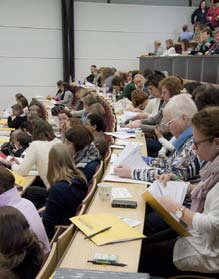 LÄS MED MIG PÅ EFTIS satsar läsåret 2016-2017 på ett läsfrämjande projekt på eftisarna i samarbete med den finlandssvenska läsambassadören Katarina von Numers-Ekman.