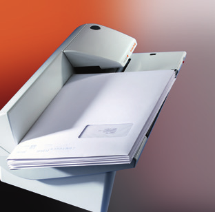 Tjocka kuvert Enkelt! Access B400 snittar upp till 10 mm tjocka kuvert B300 upp till 6,5 mm utan försortering, tack vare maskinens automatiska tjockleks justering.