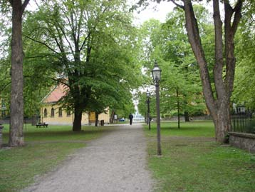 GRUBBENSPARKEN (13) GRUBBENS TRÄDGÅRD GRUBBENS TRAPPA Mål Bevara områdets nuvarande karaktär och värden Historik Sankt Erik är ett av de många sjukhus som lagts ner och där området har bebyggts med