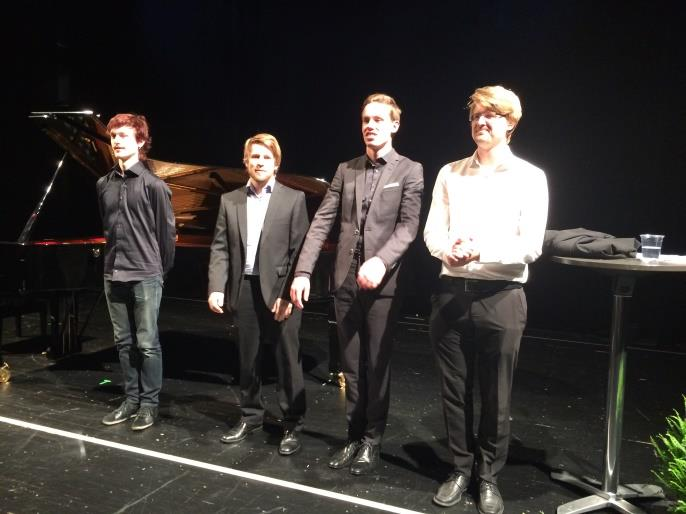 FESTIVALEN t.v. Maratonkonsert för barn och ungdomar på Nordstan, central Göteborg. t.h. Unga pianister spelar Alexander Skriabins pianomusik på GöteborgsOperan.