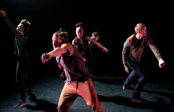 Tugg - Streetdance Arr: Kultur Hudiksvall, Folkets Hus Iggesund Foto: Linus Enlund En streetföreställning med ett fängslande rörelsespråk som får en att känna.