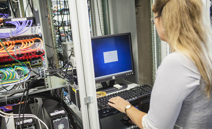 Omsättning per produktgrupp Eneas produkter och tjänster är indelade i tre större grupper: Operativsystem inklusive verktyg som inkluderar Enea OSE, Enea Linux, Enea OSEck samt Enea Optima,