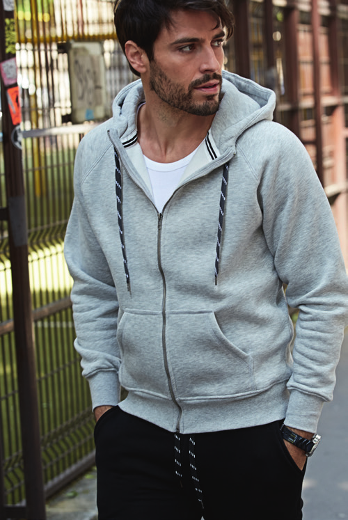 FASHION FULL ZIP HOOD Style 5435/5436 Figursydd Zip Sweatshirt. Tillverkad i vår 310 g kvalitets sweat metervara. 5425: Fashion unisex jogging byxa.