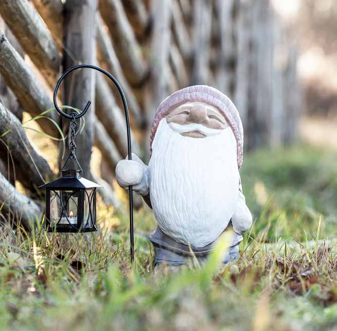 DESIGN STINA JARENSKOG DESIGN STINA JARENSKOG "Jag ville skapa en traditionell tomte som han beskrivs i sagorna. En tomte som påminner mig om mina familjerötter i norra Sverige.