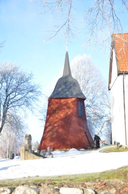 Renoveringen av Marka klockstapel 2012 Rapporten beskriver iakttagelser före och under arbetet och berättar om hur stapeln renoverades. Text av Mattias Hallgren.