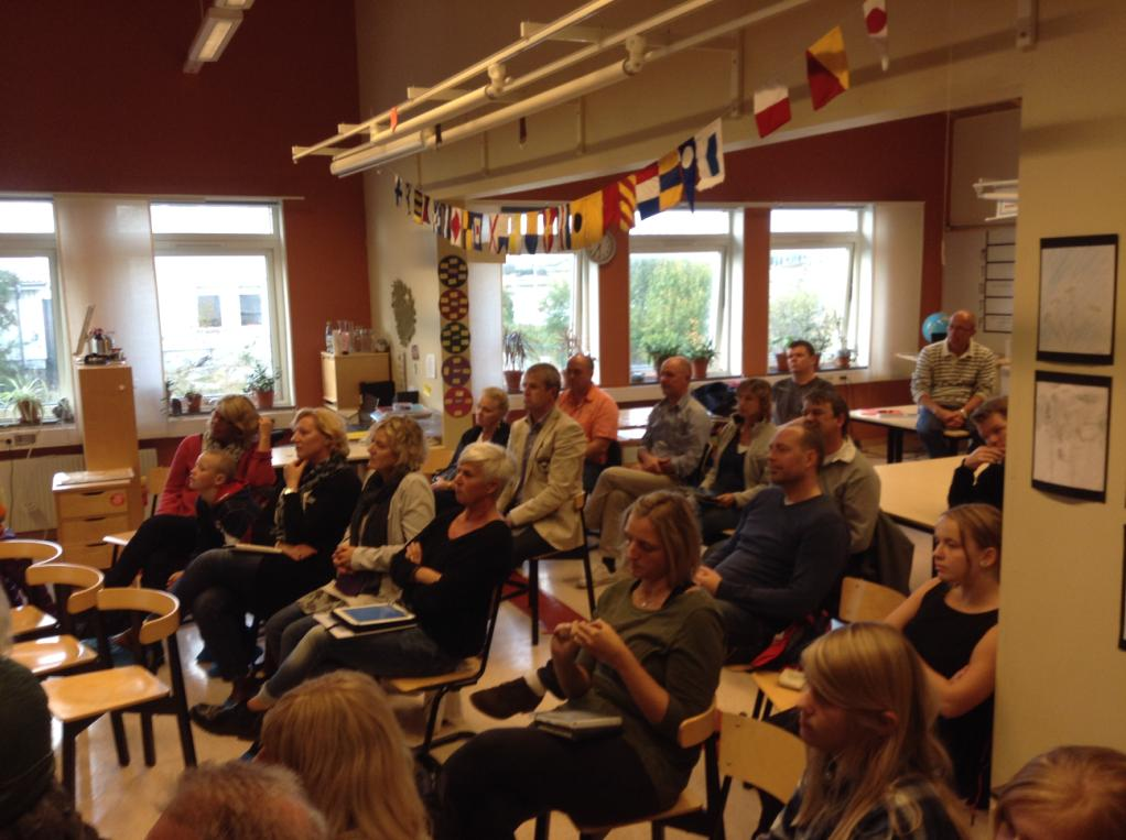 Grupparbete Anna visade ett kollage av bilder från olika skolmiljöer sedan