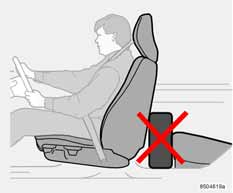 Säkerhet WHIPS VARNING! Gör aldrig några ändringar eller reparationer av stolen eller WHIPS-systemet själv. Kontakta en auktoriserad Volvoverkstad. aktiverad 6 krockkudde på passagerarsidan.