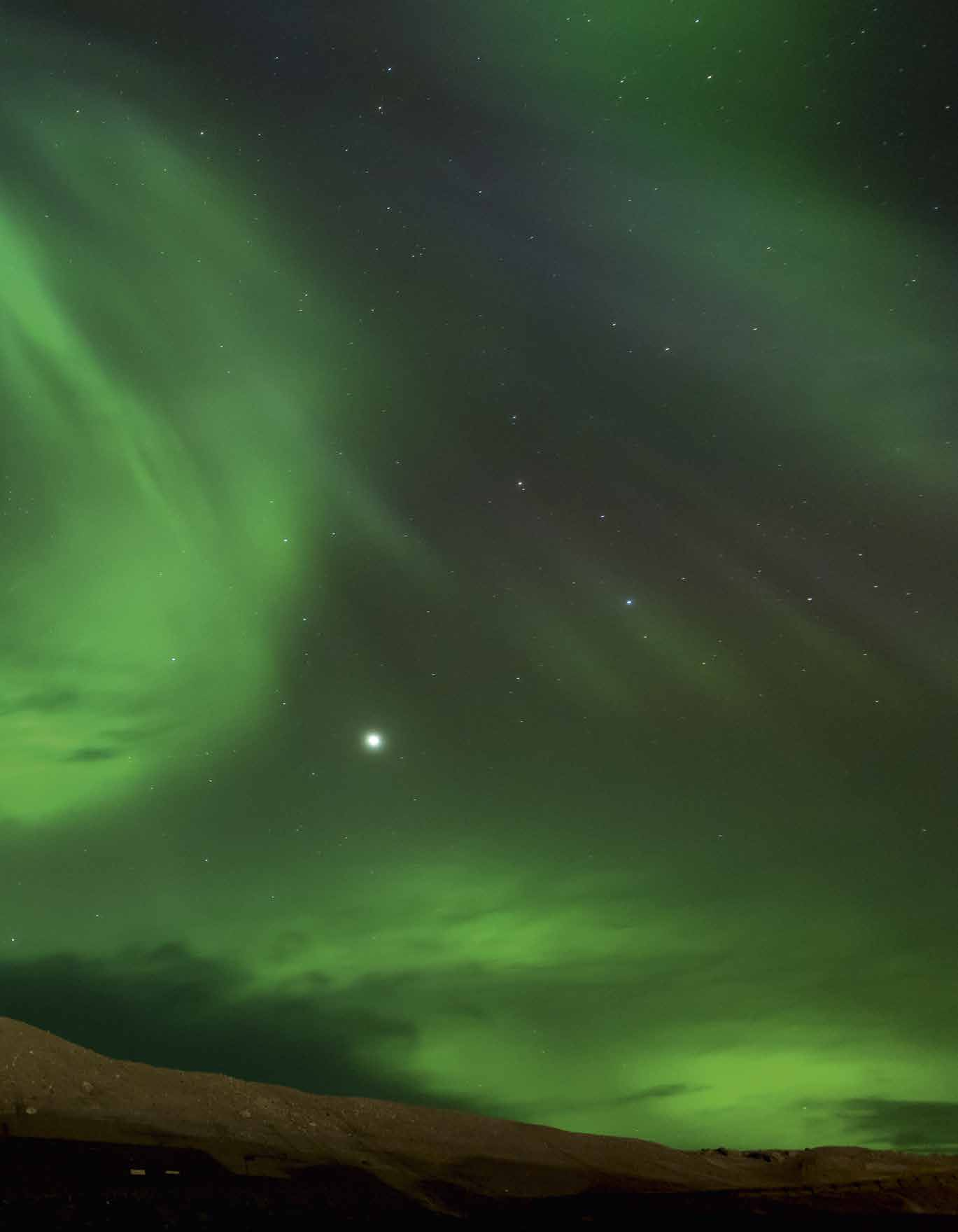 När natthimlen lyser upp med gröna och blå böljande ljussken kan du vara rätt säker på att det är norrskenet som visar sig.