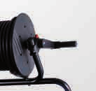 Varmvatten-högtryckstvättara Elektriskt uppvärmd kraft Therm E-M-serien Terränggående hjul, stora hjul med breda däck av kompaktgummi Integrerad slangvinda med infällbar vev (option) 7,5 m nätkabel