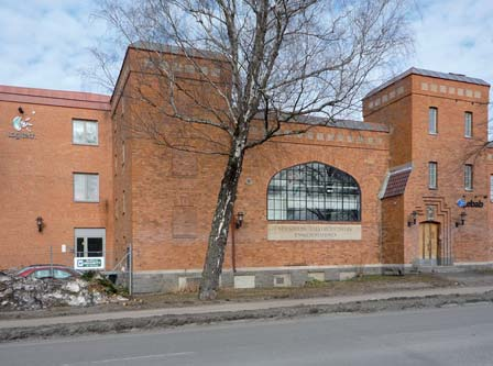 Appendix 5 Motivering/fördjupad beskrivning av möjliga åtgärder Tillbyggnad från 1936 bevaras. Skjulartade tillägg i väster rivs för att möjliggöra ny gatusträckning. Visst kulturvärde.