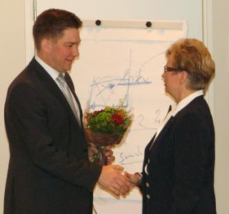 S I D A 2 FSB höstmöte 2009 Ordförande Wideroos öppnar mötet Ordförande Ulla-Maj Wideroos inledde höstmötet med en tillbakablick på sina sju år som ordförande för FSB.