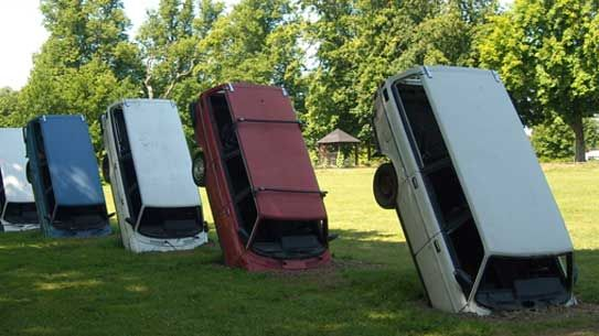Installation är ett konstverk som förhåller sig till rummet och som inte går att definiera som måleri, skulptur eller någon annan av de klassiska konstgrenarna.