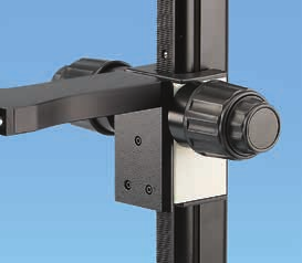 KITO 10 KITO 10 modellen består av KITO- ZOOM zoomenheten med USB kamera, en lysdiod-ringlampa med dimmer (se sidan 9), höjdjustering med hjälp av ett kuggstångssystem som erbjuder snabb- och