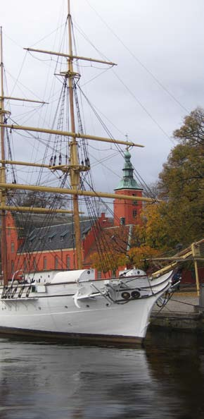 Stadsvandringar Torsdagar kl 18.30, fri entré. 14.5 Från Norre Port till Brooktorpsgården Halmstads framväxt genom seklen. Ciceron: F.d. länsantikvarie Lennart Lundborg. Samling vid Norre Port. 21.