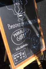 Kafé Brooktorpsgården Brooktorpsgården är en stadsgård med anor från 1600-talet som ägs av Länsmuseet Halmstad. Numera inryms ett kafé i det vackra och trivsamma huset.