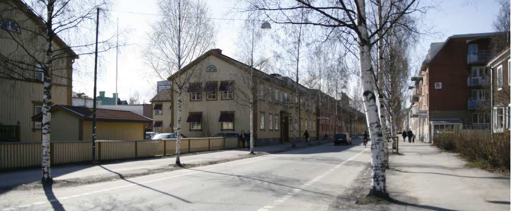5(11) gamla lantmäteribyggnaden. Från Östra Esplanaden över gården blir tillbyggnaden som mest synlig (se bilder följande sidor!). Vy från Kungsgatan/Döbelnsgatan efter tillbyggnad.