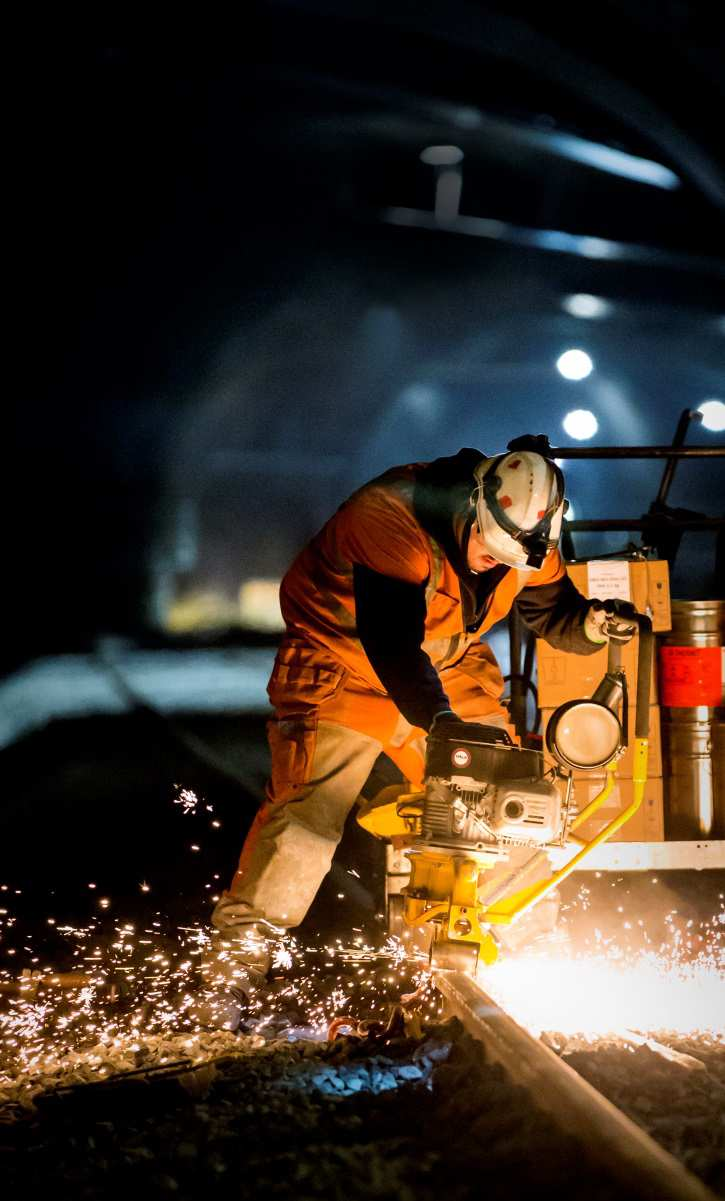 HALVÅRSRAPPORT JANUARI JUNI 2016 4 Finansnettot uppgick till -49 (-20) MSEK.