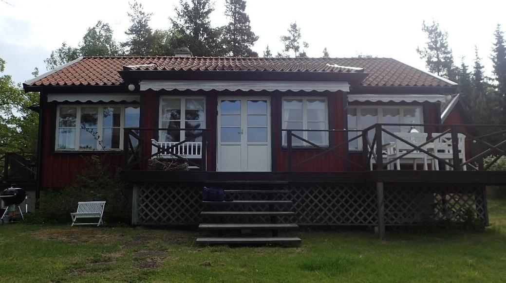ÖVERLÅTELSEBESIKTNING FÖR SÄLJARE Fastighetsbeteckning: Herrviksnäs 1:32 Adress / Ort: Saravägen 9 139 40 Värmdö Fastighetsägare: Helena Olsson Uppdragsgivare: Helena Olsson Närvarande personer: