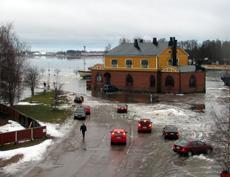 Bild 5. Fredrikshamn, Ahtaajan patsas (stuvarens staty) (Bild Ilkka Kaskinen MV/RHO). Bild 6. Fredrikshamn, Tjärholmen (Bild Ilkka Kaskinen MV/RHO).