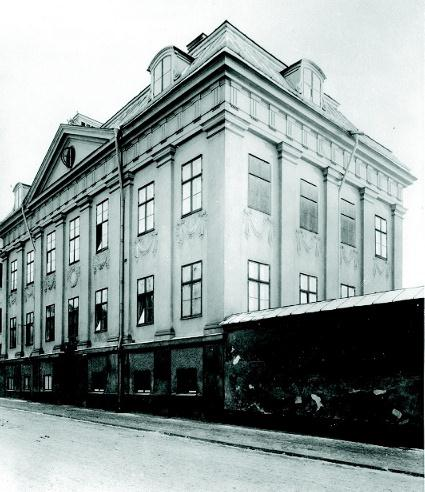 Maria sjukhus på Wollmar Yxkullsgatan 23 på Södermalm som det såg ut år 1938 (till vänster).