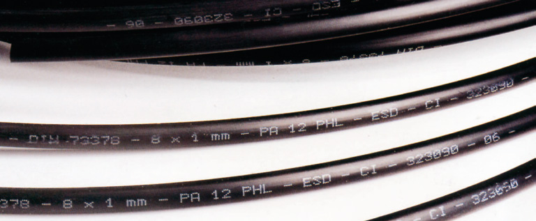 PA 1 ATEX är certifierad enligt ATEX II /D. ATEXslangen är tillverkad med den senaste teknologin inom technopolymerer. ATEXslangen är antistatisk och flexibel.