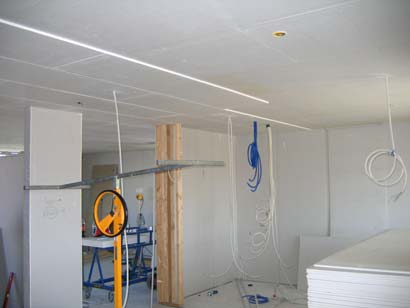 24 Bild 19 Eldragning i trapphus, brandklassade genomföringar Bild 20 Hisschakt Bild 21 Stomstabiliserande massiv träskiva Bild 22