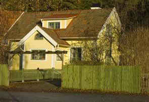 På bilden ovan keramik In situ som proffsen uttrycker sig. Mer keramik, nu slät och mycket svart på insidan. Täbys snyggaste kubbhus.