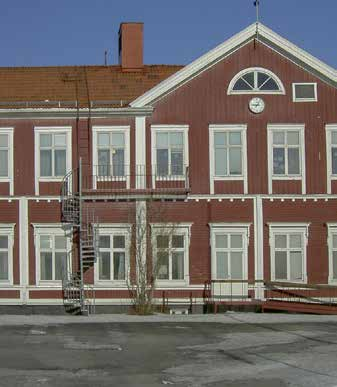 skolhusets historia Före 1930 Umeå kommuns äldsta skolor är från början av 1900-talet. Skolbyggnaderna från den tiden är ofta byggda i trä i en eller två våningar.