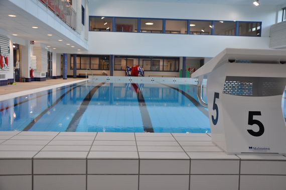 ÖSTERLENBADET Vi har den stora uppblåsbara vågen i bassängen alla dagar under sportlovet. Måndag fredag kl. 11.00 20.00 Lördag kl. 9.00 17.
