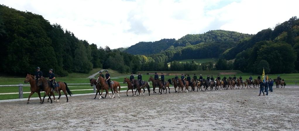 Schweiz, Aarau. Tillsammans med smålänska och skånska husarer gjorde Stig, Roger, Michael, Arne och Lorentz med fru en oförglömlig resa till Schweiz.