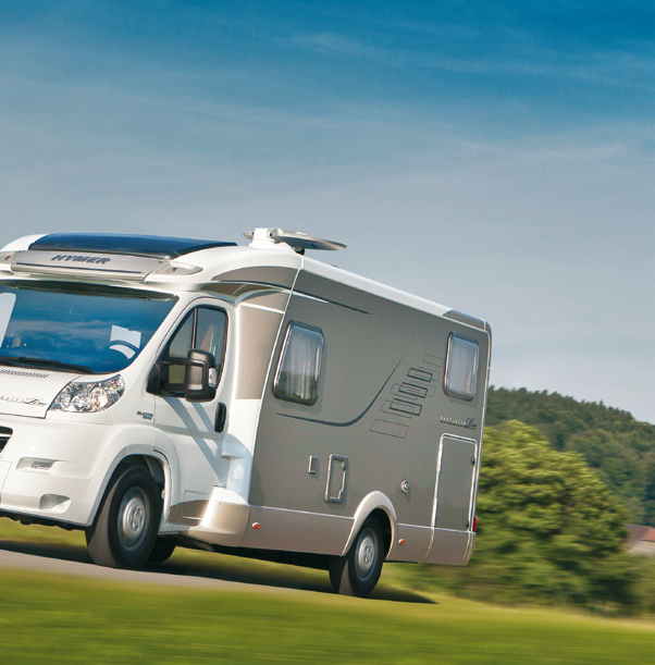 HYMER Tramp CL, med längtan bort integrerad. En resa söderut, strosa omkring i marknadsgränderna, den bekväma lägenheten alltid i närheten.