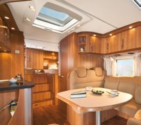 Boendekomfort med många fördelar. Funktionella lösningar med många finesser kännetecknar HYMER-modellerna.