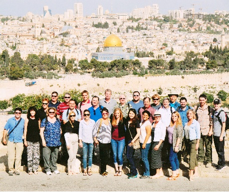 2017-02-03 Redovisning Jerusalemsyndromet, KN 2014/8153 Målsättningen med projektet var att utifrån konstnärliga processer undersöka religiösa föreställningar i relation till realpolitik.
