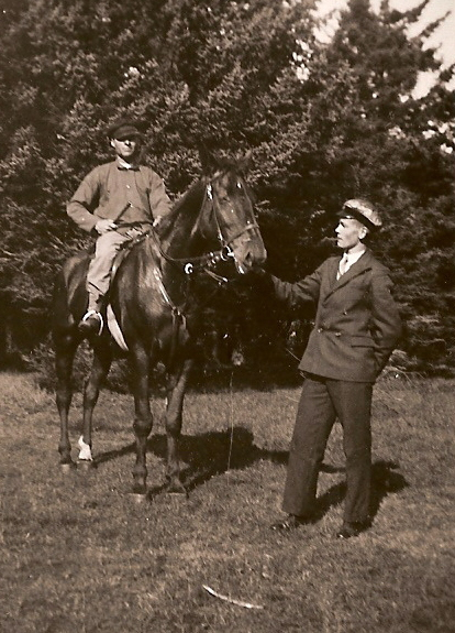 Stöd till hästsektorn från 1946 Ridsport en folksport Försvaret stöttas genom