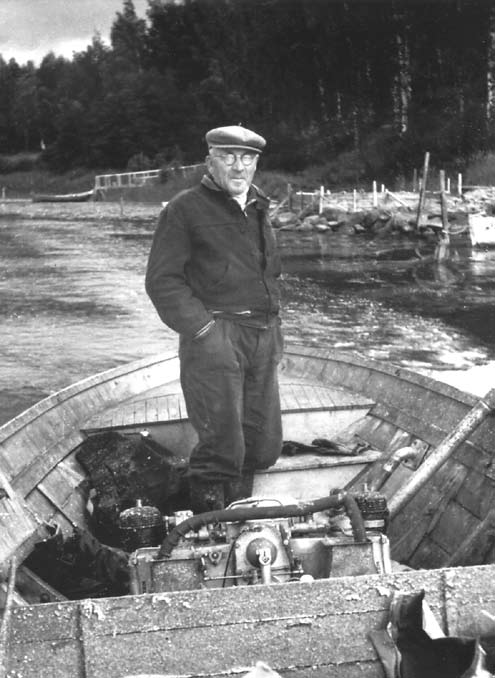 Mickelsörarna Panike Petsmo November 2016 månadsbild Den första dieselmotorn för en fiskebåt i Petsmo Arvid Williamsson Detta är den första dieselmotorn som användes i en fiskebåt i Petsmo.