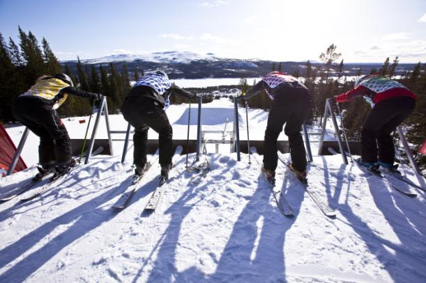 TIDSKVAL ELLER INTE Skicrossrådet rekommenderar att man inte använder ett tidskval på barn och ungdomstävlingar utan att ungdomarna lottas in i finalstegarna istället.