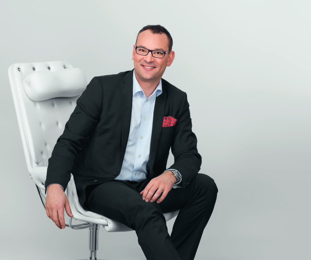 Jag är Er fastighetsmäklare Mattias Rosenlund Tel: 070-5451059 0480-420200 Mail: mattias.rosenlund@pontuzlofgren.se Mycket kompetent villamäklare som ofta efterfrågas av både nya och gamla kunder.