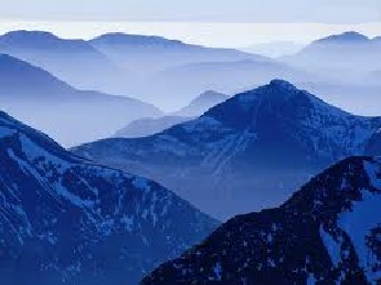 3 De blå bergens mystik av Lennart Stenman I sin bok Byfolket skriver Albert Viksten om en pojke, som drömmer om att en dag få komma till de blå berg som han ser i fjärran.