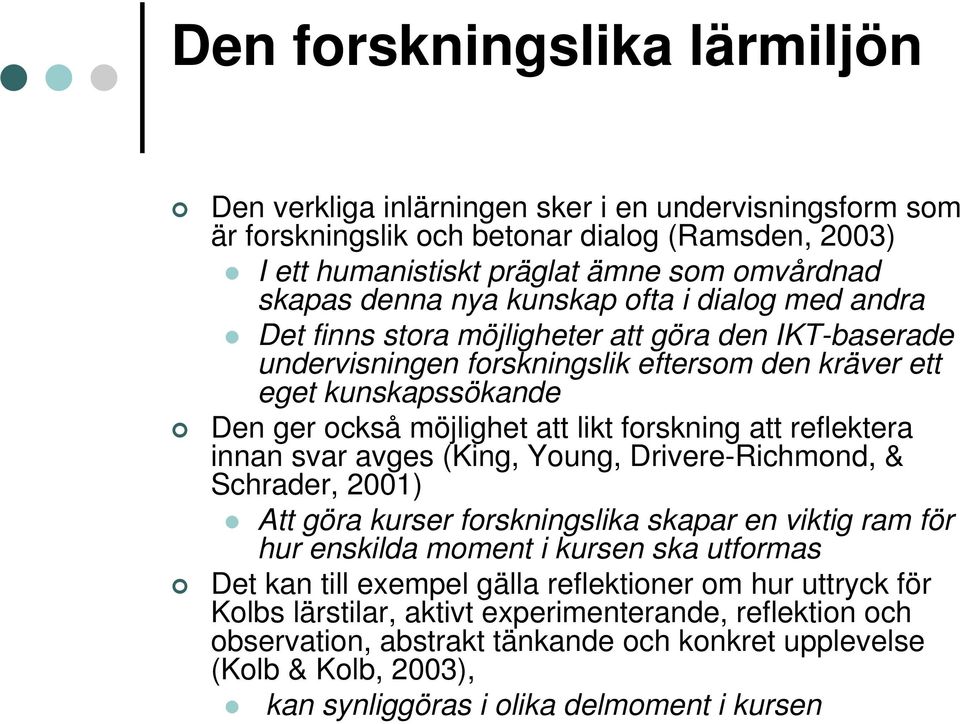 forskning att reflektera innan svar avges (King, Young, Drivere-Richmond, & Schrader, 2001) Att göra kurser forskningslika skapar en viktig ram för hur enskilda moment i kursen ska utformas Det kan