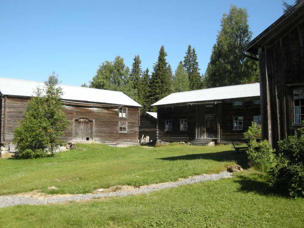 LAGSKYDD Stallet är en del av gården Ersk-Mats som är skyddad som byggnadsminne enligt Kulturmiljölagen. Byggnadsminnets beteckning är BM85. Figur 3.