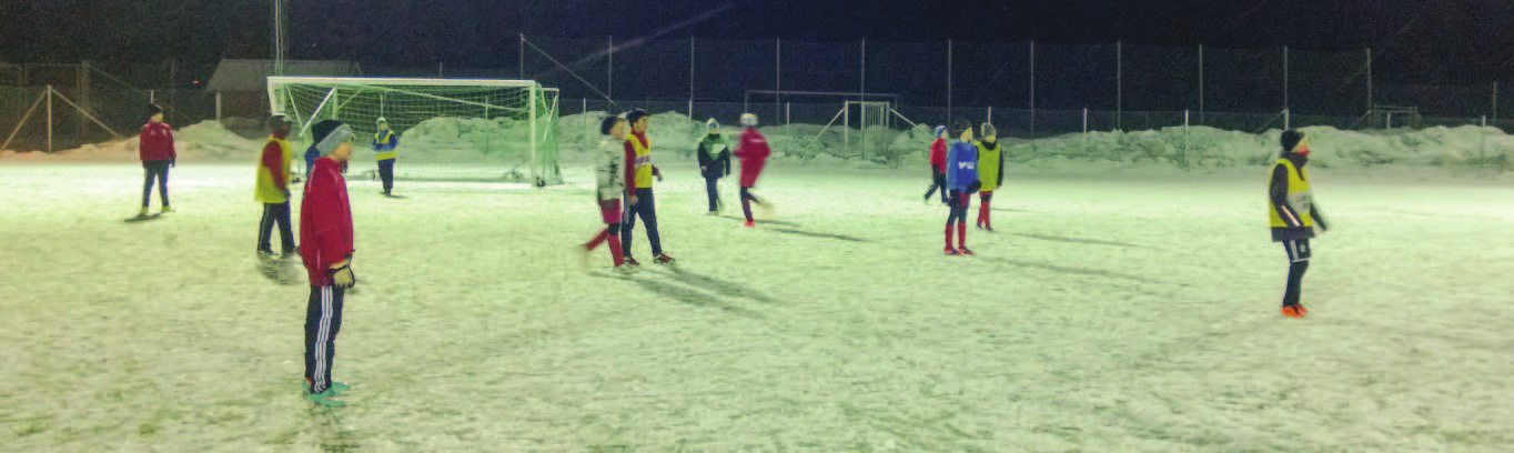 P02 Trots vinter har vi många fotbollssugna killar i P02. I laget är det för närvarande 36 killar aktiva som tränar kontinuerligt.