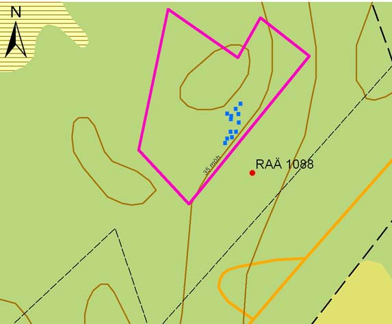 Figur 2. Schaktplan, Tippyta 9. Utredningsområdet är ungefärligen angivet med rosa färg, schakten med blått och den undersökta fornlämningen med rött. Utdrag ur Fastighetskartan, blad 11G 1g.