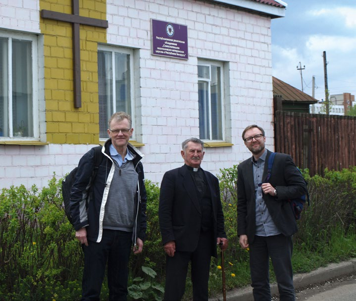 NR 3 SEPTEMBER 2016 ÅRG 53 Från mötet med pastor Meyerson (i mitten) i